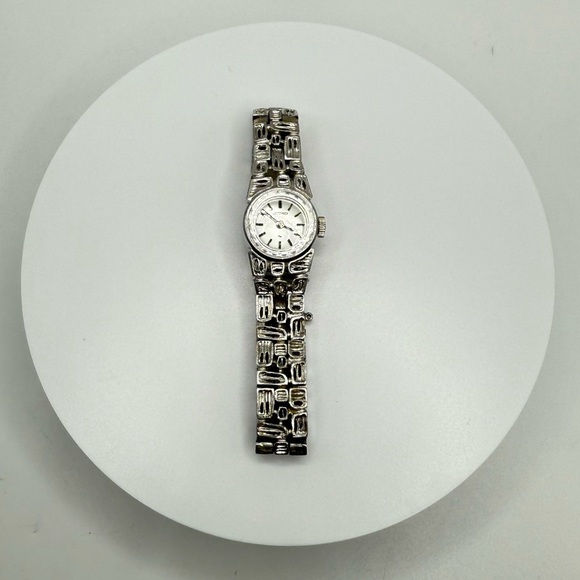 Rare Vintage SEIKO 11-0549 Womens Watch - Fascinating Metal Band - Picture 1 of 5